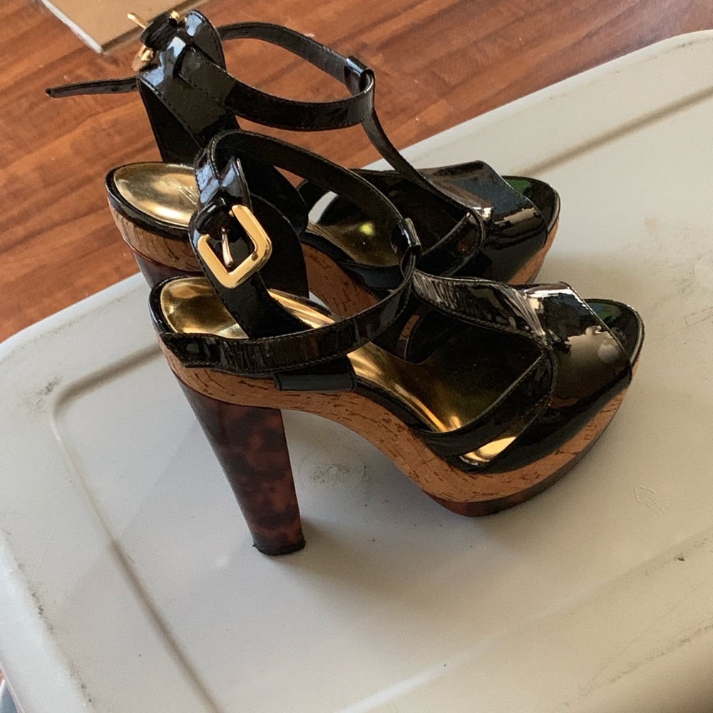 Tortoise black patent heel